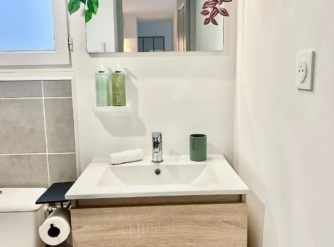 Apartment La Douceur De L'allier, Proche Gare, Avec Services Premium, By Primo C0nciergerie Moulins (Allier)